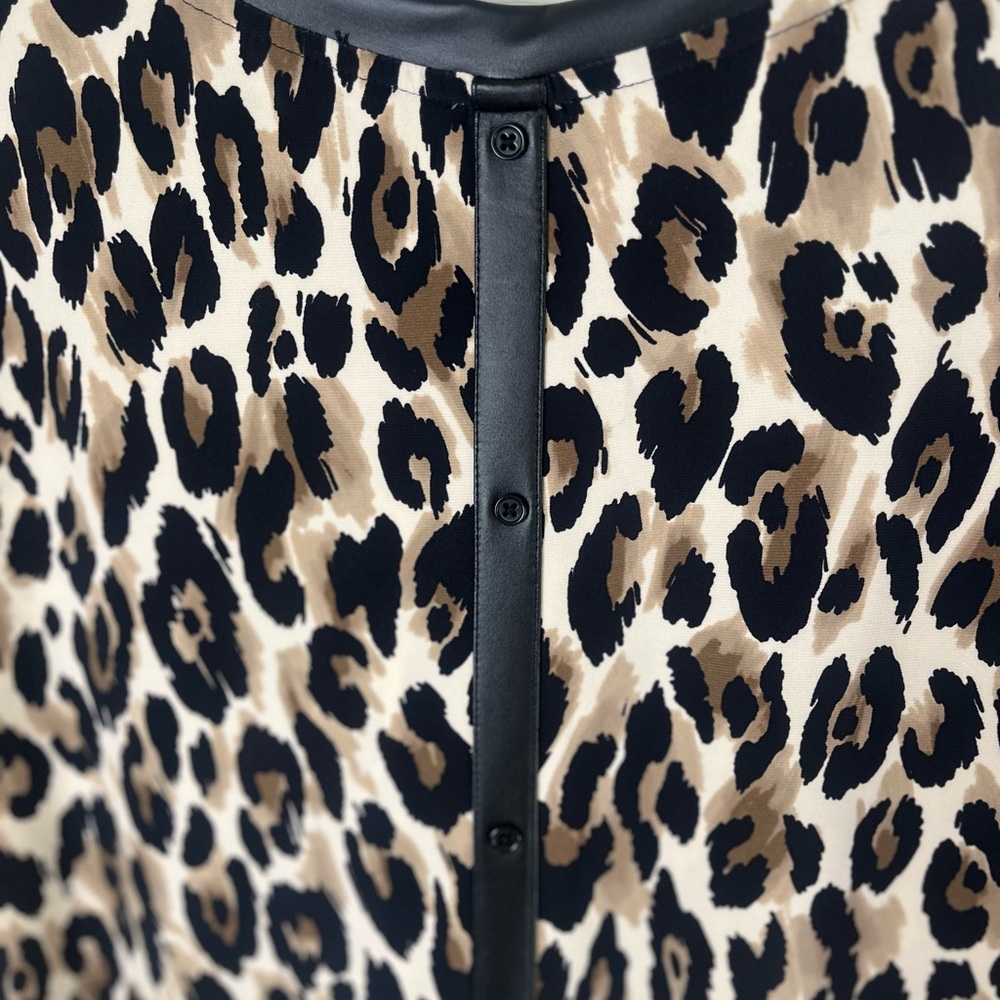 Leopard Print Short Sleeve Top - Picture 6 of 7